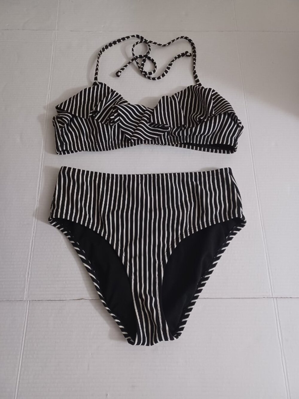 APT.9 STRIPED TWO PIECE SWIMSUIT (TOP XL) (BOTTOMS L)